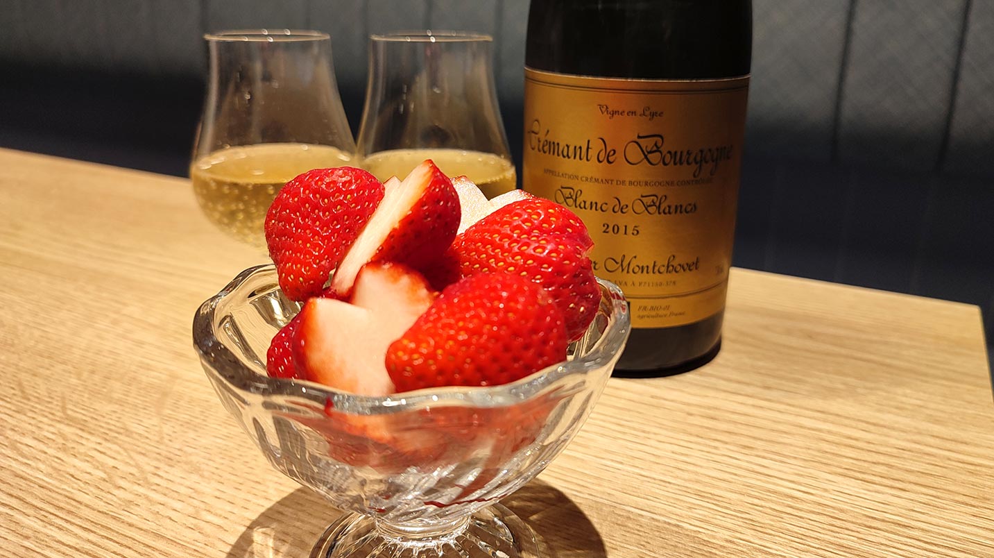 イチゴとシャンパーニュの相性を確認しつつ、映画『プリティ・ウーマン』を味わう家飲み時間