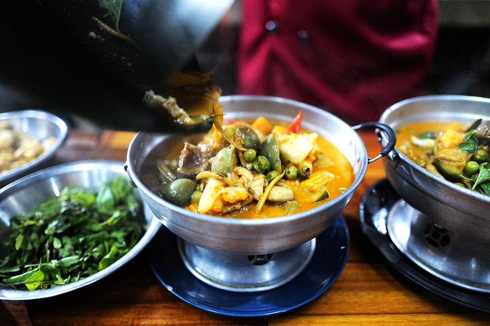 夢かうつつか、カレーと向き合う日々／『WALK UP』