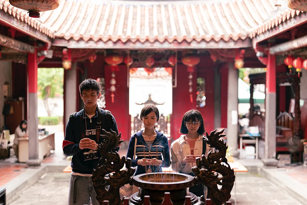 『ひとつの机、ふたつの制服』場面写真